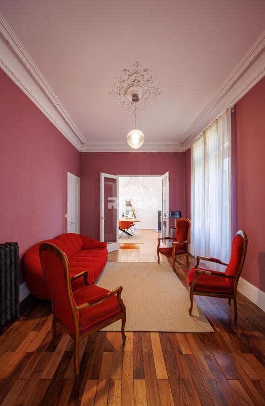 Propriété - 260 m² - 8 pièces