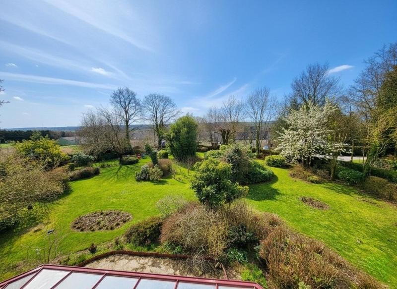 Maison - 228 m² - 10 pièces