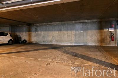 Parking / Garage - 9 m²