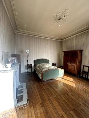 Appartement - 144 m² - 8 pièces