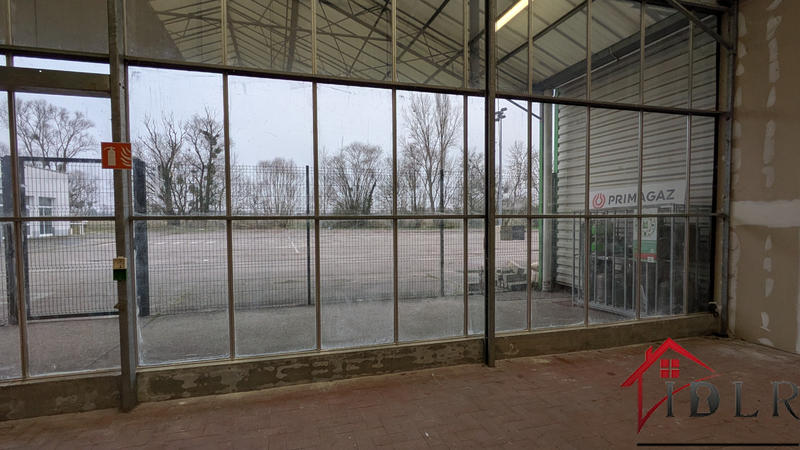 Local commercial - 1 500 m²