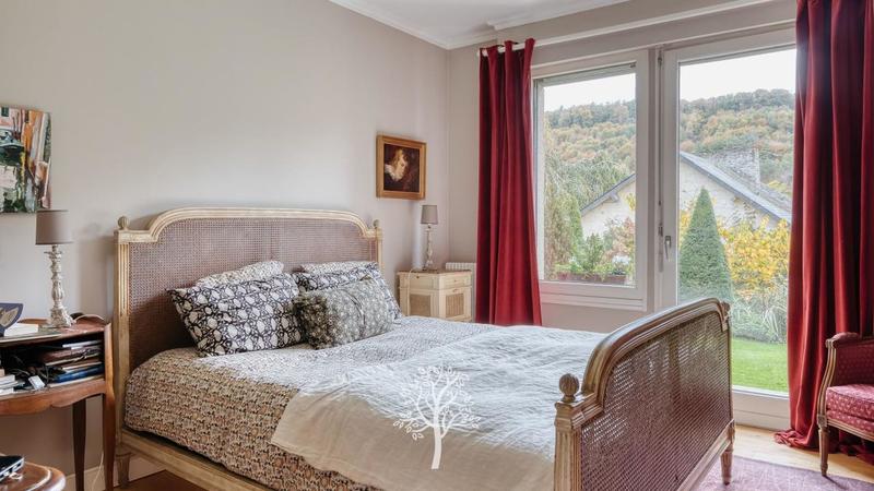 Propriété - 270 m² - 6 pièces