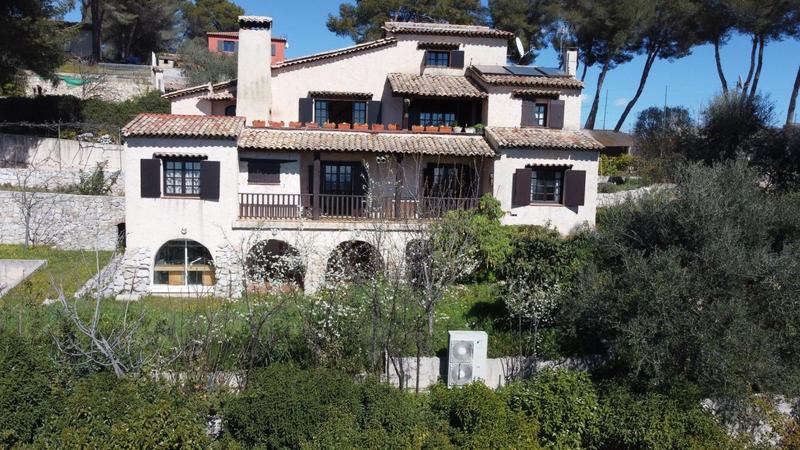 Propriété - 256 m² - 7 pièces