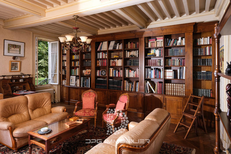 Propriété - 445 m² - 24 pièces