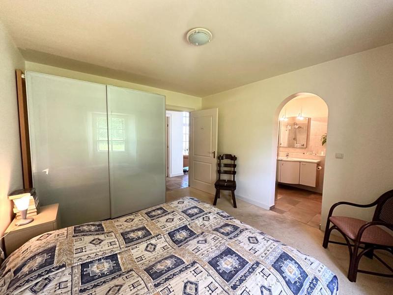 Maison - 230 m² - 9 pièces