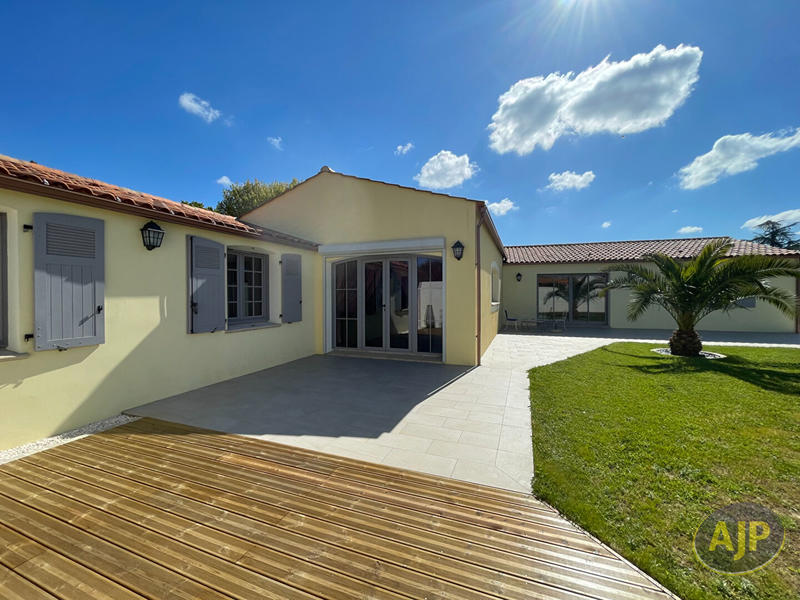 Maison - 202 m² - 7 pièces