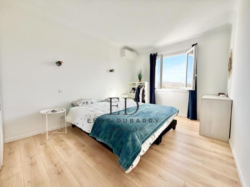 Maison - 230 m² - 8 pièces