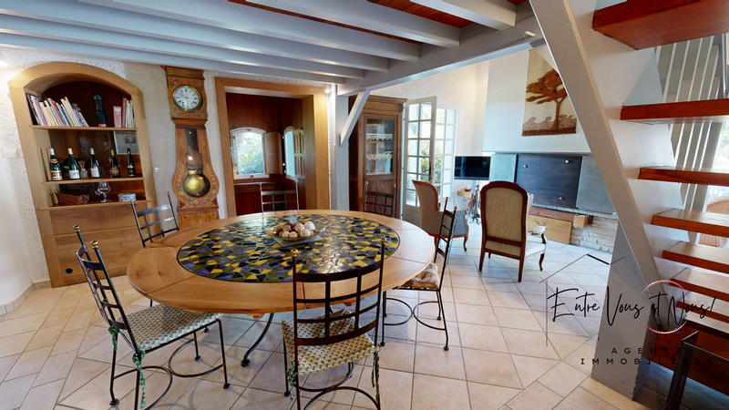 Maison - 347 m² - 13 pièces