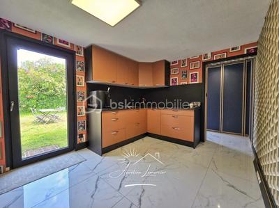 Maison - 200 m² - 6 pièces