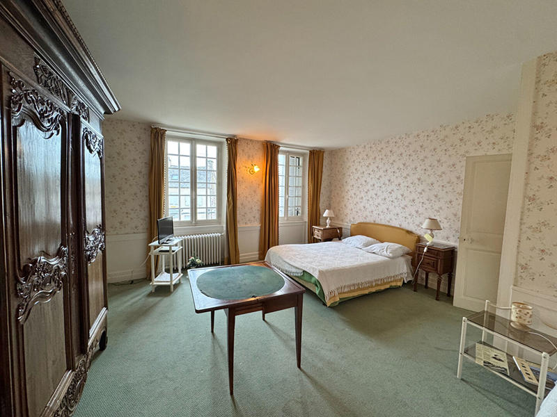 Maison - 220 m² - 10 pièces