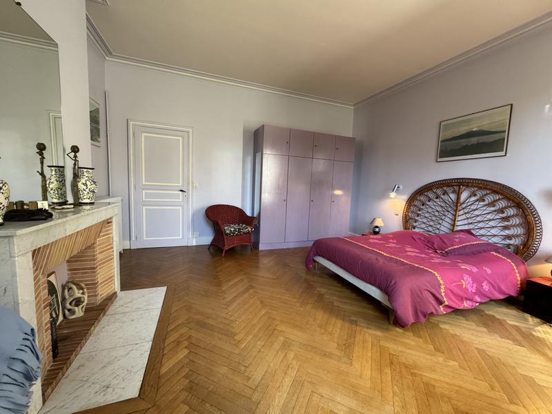 Maison - 222 m² - 7 pièces