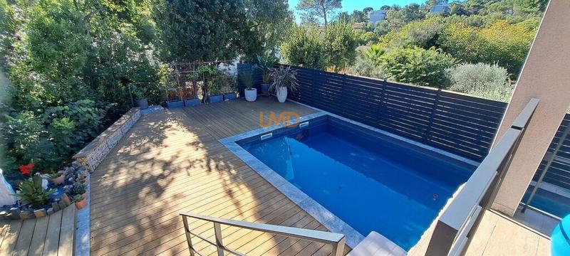 Propriété - 147 m² - 6 pièces