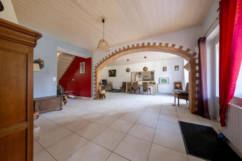 Maison - 253 m² - 7 pièces
