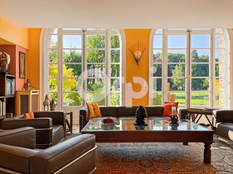 Moulin - 550 m² - 7 pièces