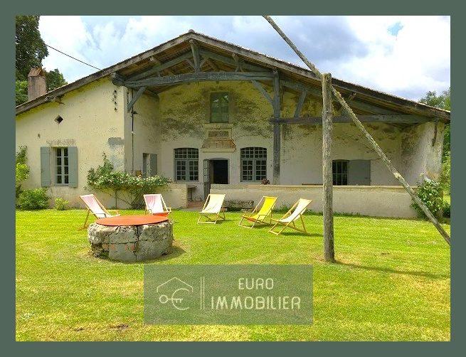 Maison - 260 m² - 8 pièces