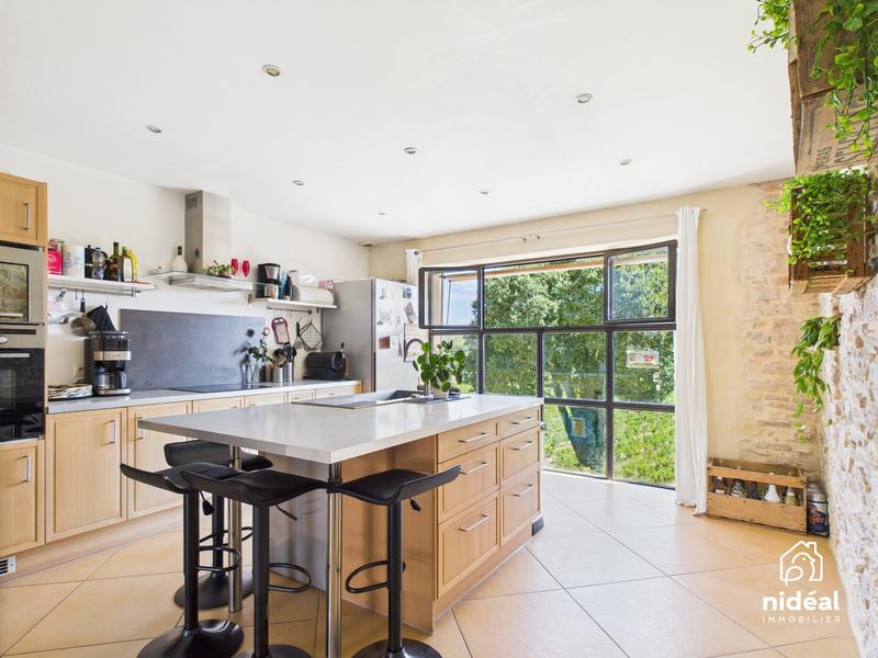 Maison - 216 m² - 8 pièces