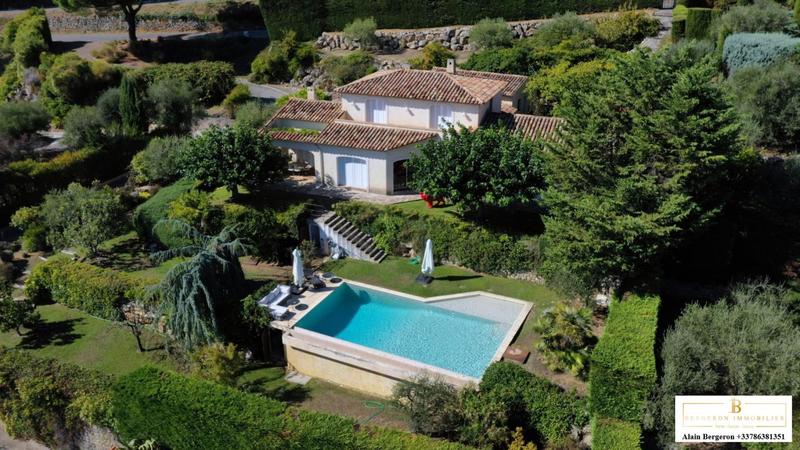Villa - 225 m² - 8 pièces