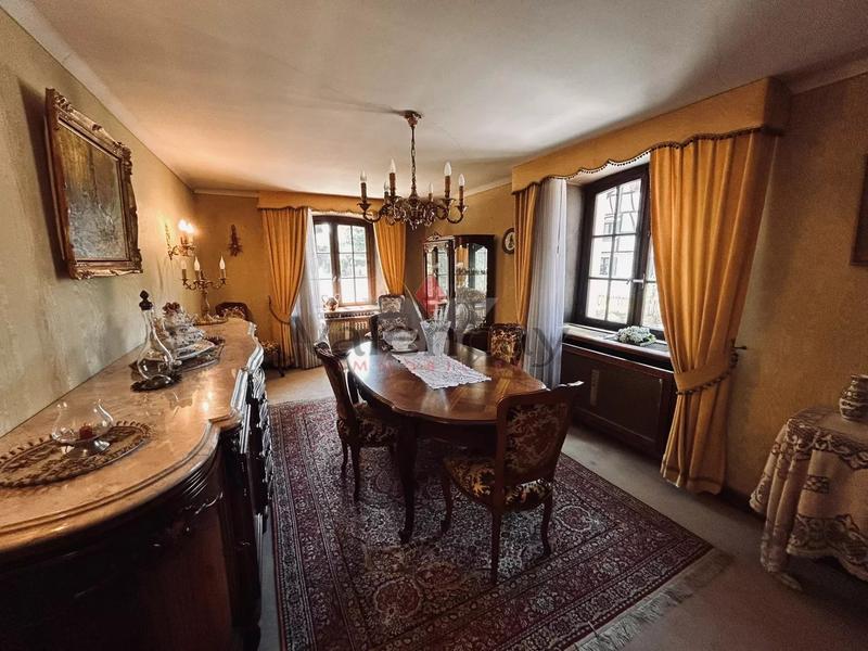 Maison - 270 m² - 8 pièces