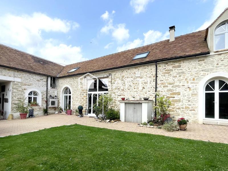 Maison - 285 m² - 8 pièces