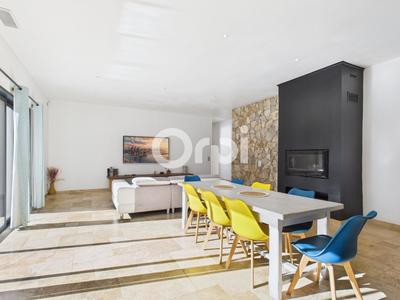 Maison - 180 m² - 5 pièces