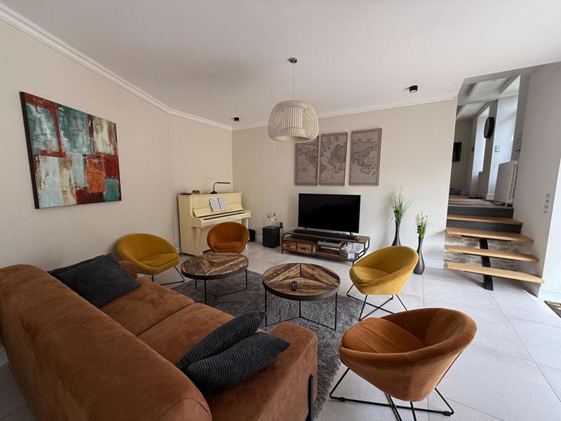 Maison - 270 m² - 8 pièces