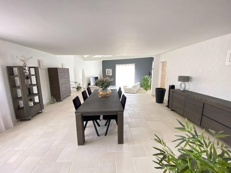 Villa - 335 m² - 8 pièces