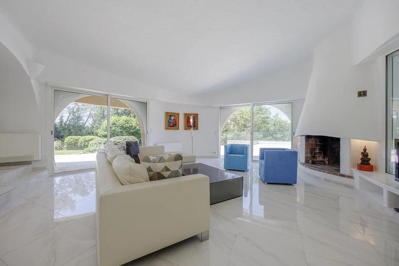 Maison - 540 m² - 10 pièces