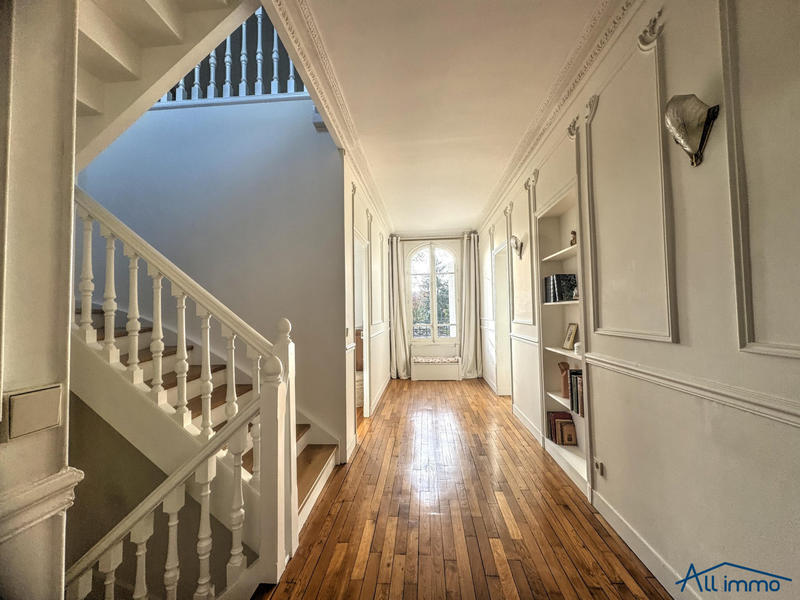 Maison - 280 m² - 7 pièces