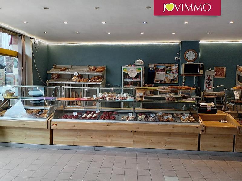 Magasins - 120 m² - 5 pièces