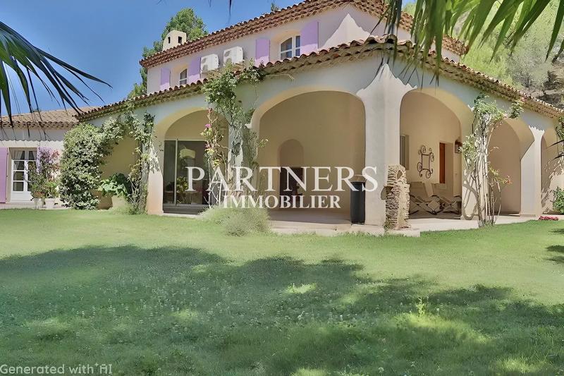 Maison - 240 m² - 9 pièces