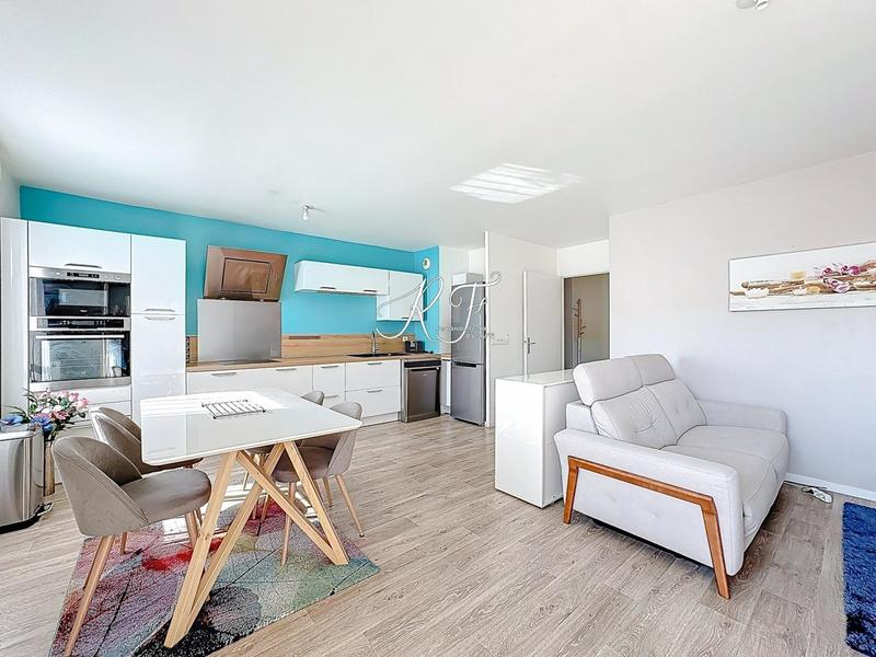 Appartement - 80 m² - 4 pièces