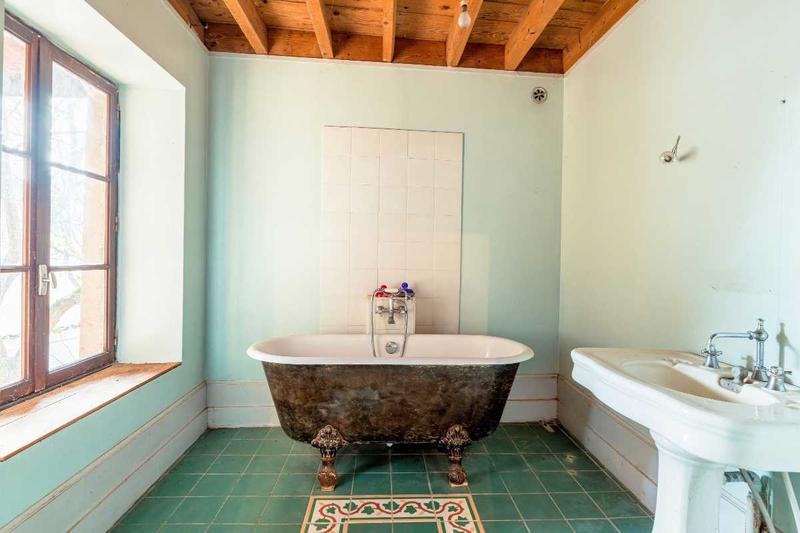 Maison - 275 m² - 12 pièces