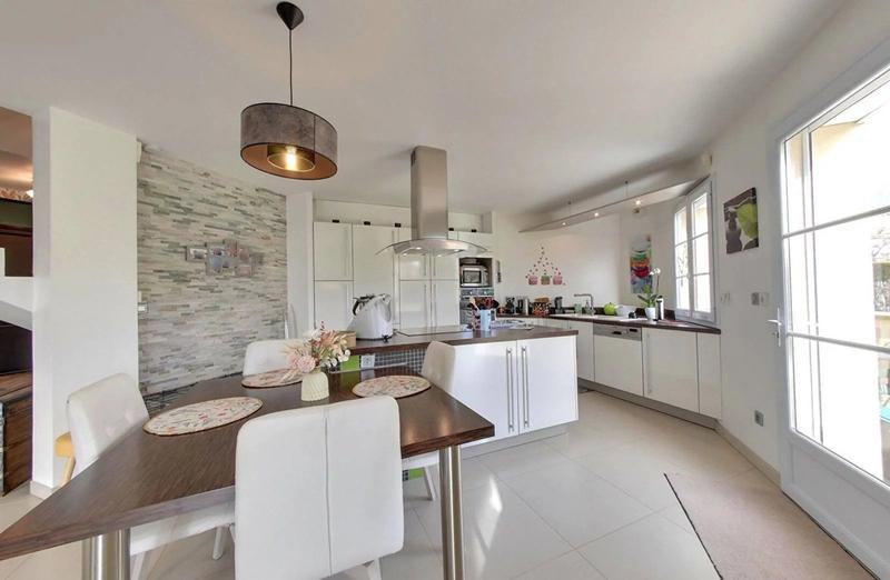 Maison - 170 m² - 7 pièces