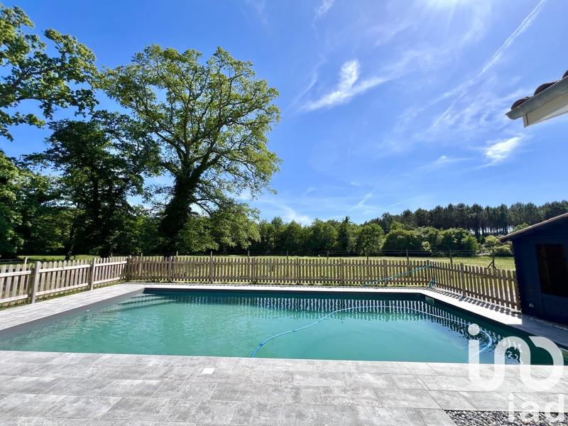 Maison - 201 m² - 8 pièces