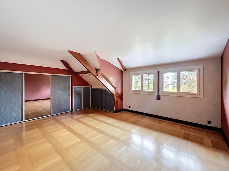 Maison - 240 m² - 7 pièces