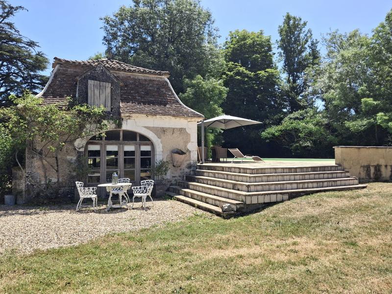 Maison traditionnelle - 388 m² - 11 pièces