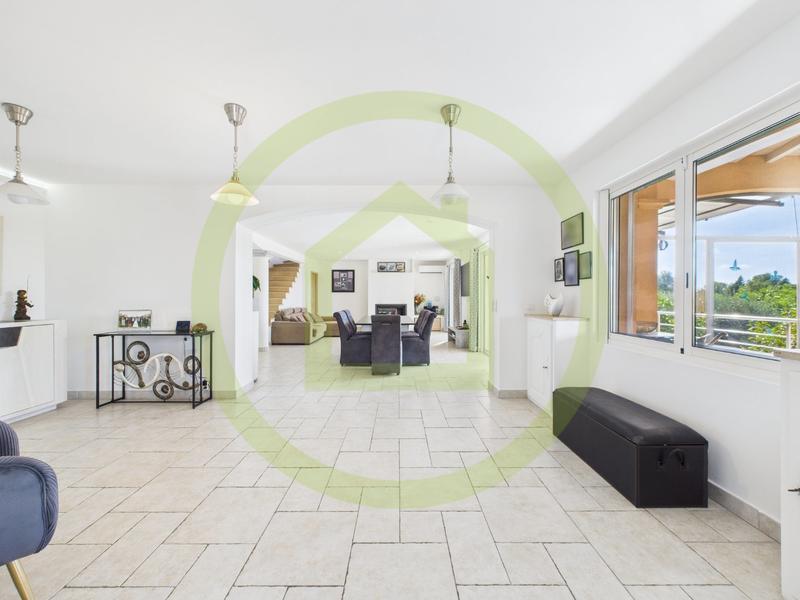 Maison - 423 m² - 7 pièces