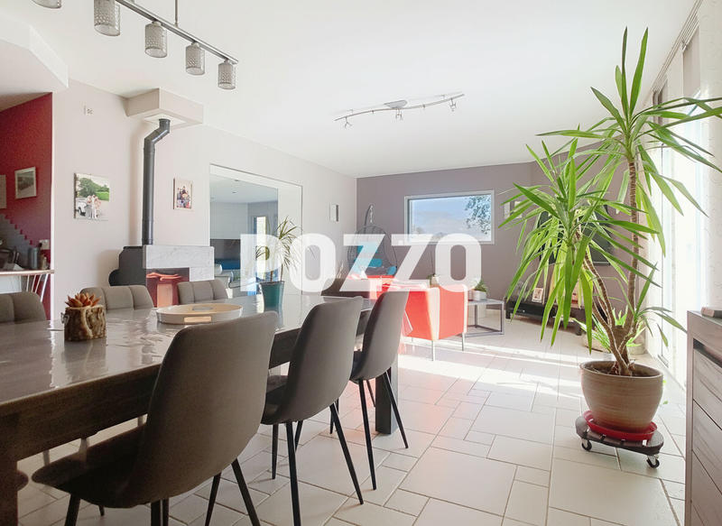 Maison - 250 m² - 9 pièces