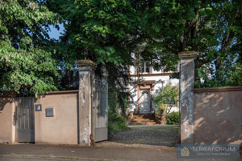 Maison - 280 m² - 10 pièces