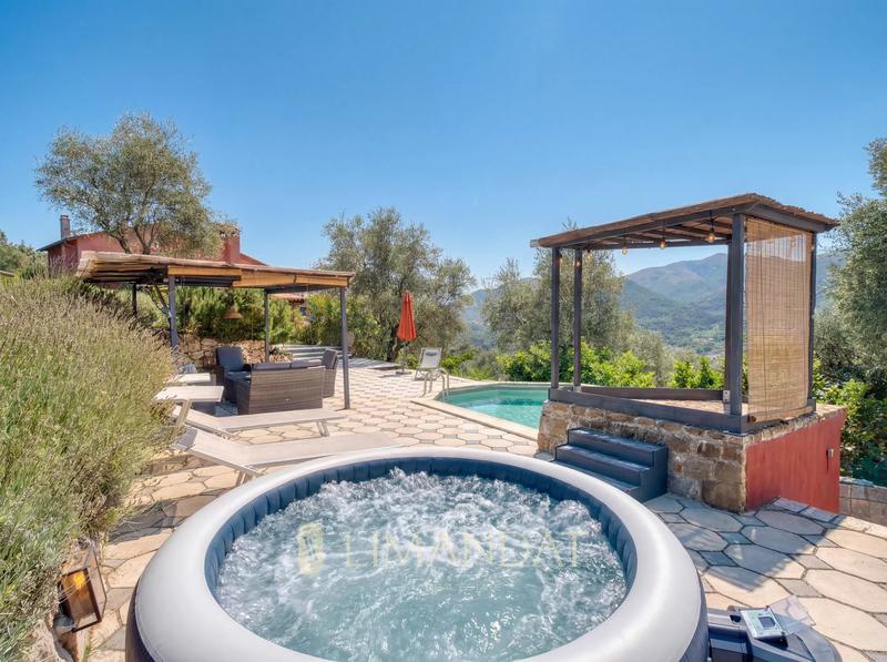 Villa - 204 m² - 6 pièces