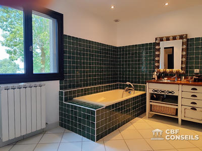 Maison - 200 m² - 8 pièces