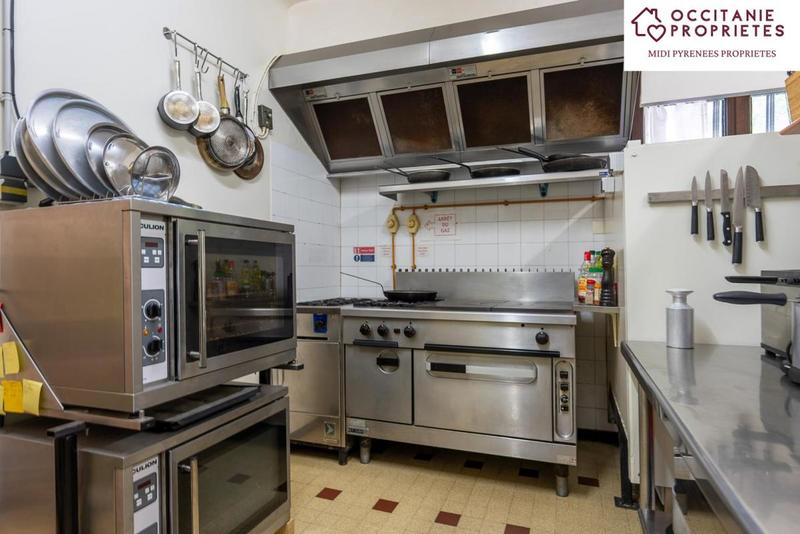 Propriété - 280 m² - 11 pièces