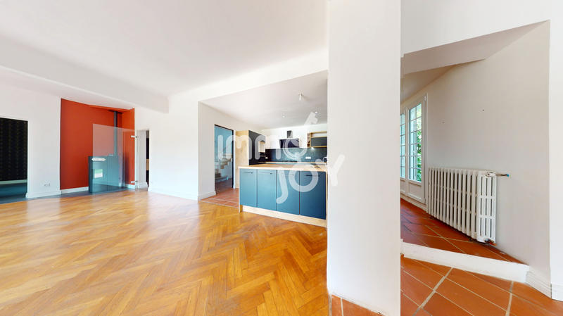 Propriété - 220 m² - 7 pièces