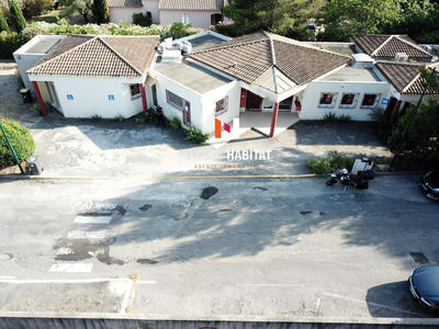 Villa - 339 m² - 10 pièces