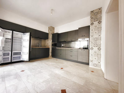 Maison - 219 m² - 8 pièces