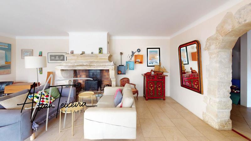 Maison - 220 m² - 8 pièces