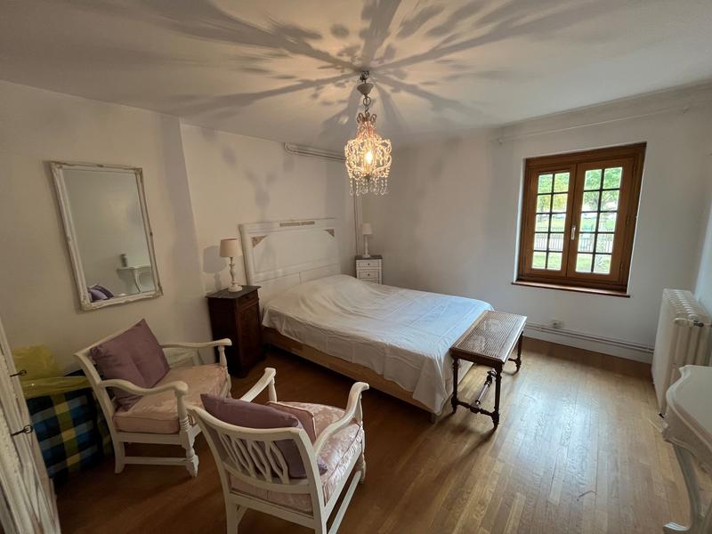 Maison - 180 m² - 9 pièces