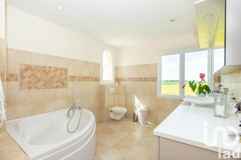 Maison - 180 m² - 5 pièces