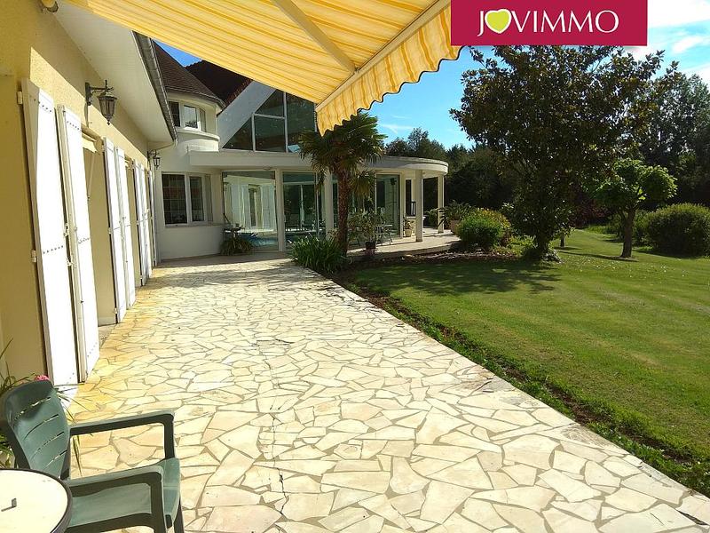 Maison - 309 m² - 11 pièces