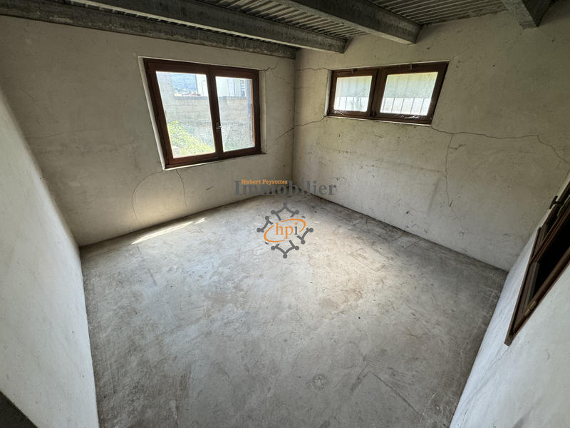 Maison - 99 m² - 5 pièces